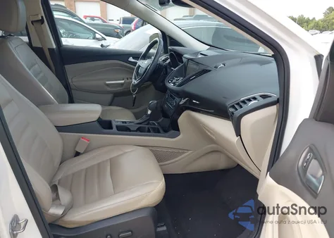 2017 Ford Escape Titanium z USA, uszkodzony, nr VIN 1FMCU0J94HUC92556